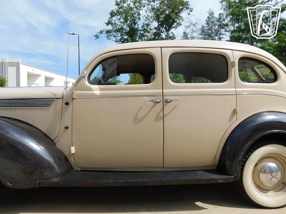1937 DeSoto - Image 15 of 21