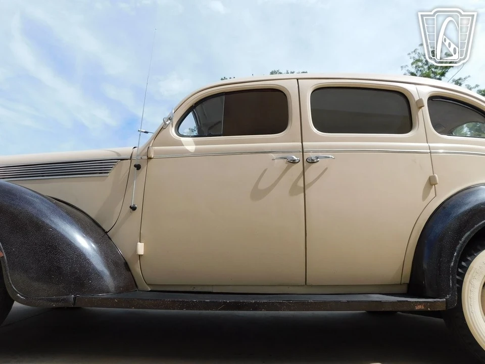 1937 DeSoto - Image 14 of 21