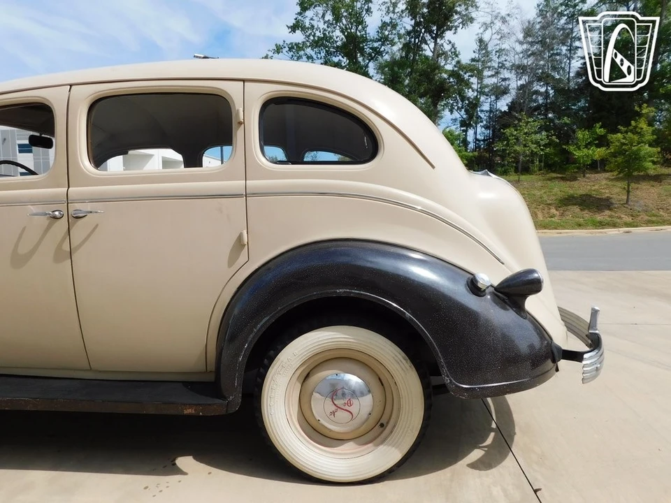 1937 DeSoto - Image 18 of 21