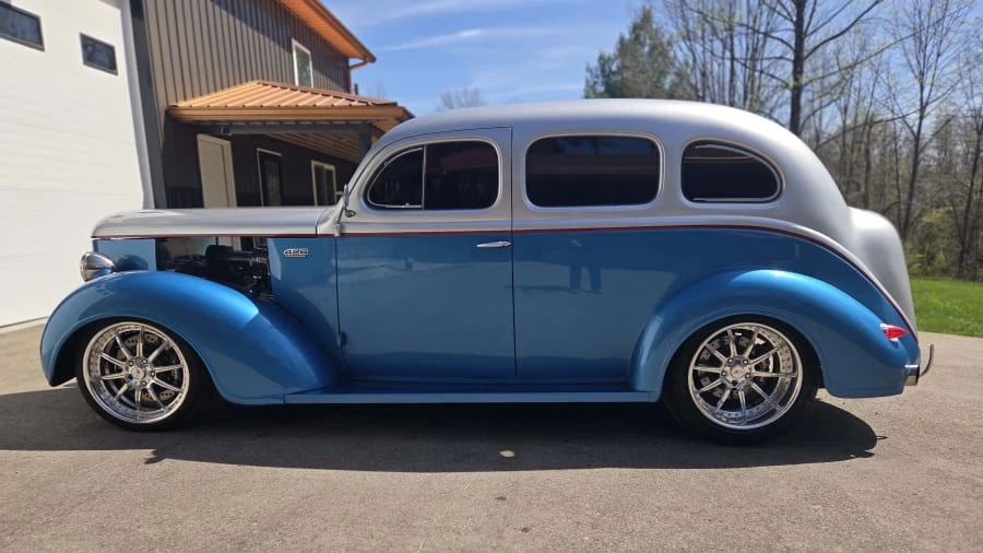 1937 DeSoto - Image 2 of 31