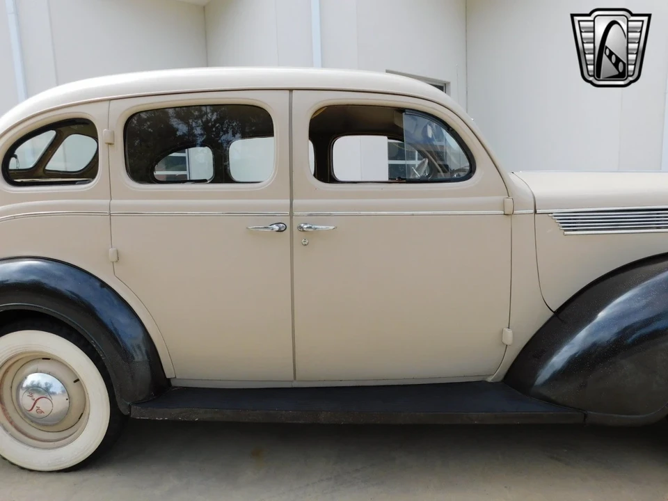 1937 DeSoto - Image 14 of 21