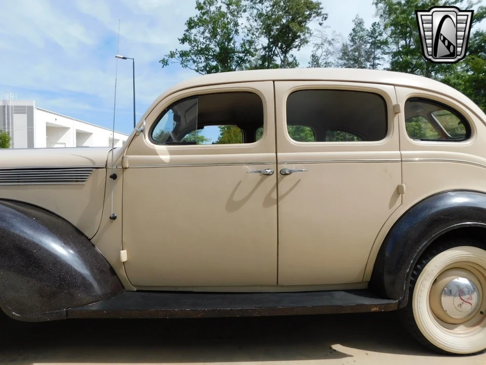 1937 DeSoto - Image 8 of 21
