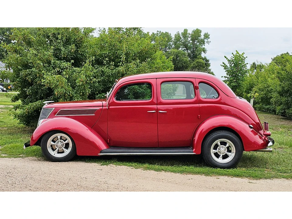1937 Ford Standard & Deluxe & Super Deluxe - Image 2 of 31