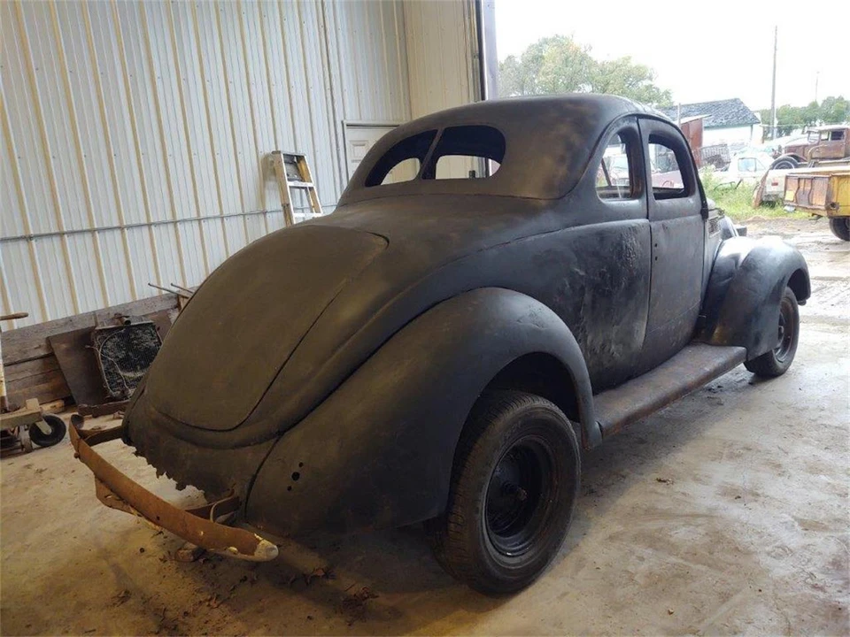 1937 Ford Standard & Deluxe & Super Deluxe - Image 2 of 17
