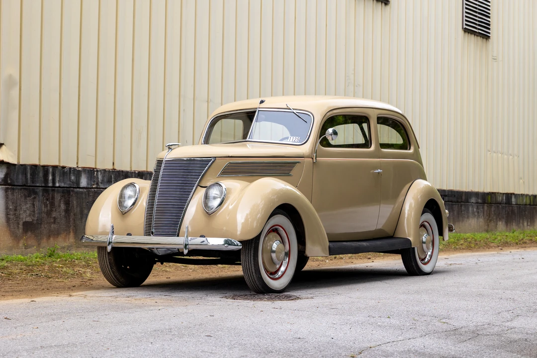 1937 Ford Standard & Deluxe & Super Deluxe - Image 2 of 31