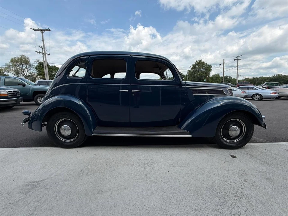 1937 Ford Standard & Deluxe & Super Deluxe - Image 2 of 31