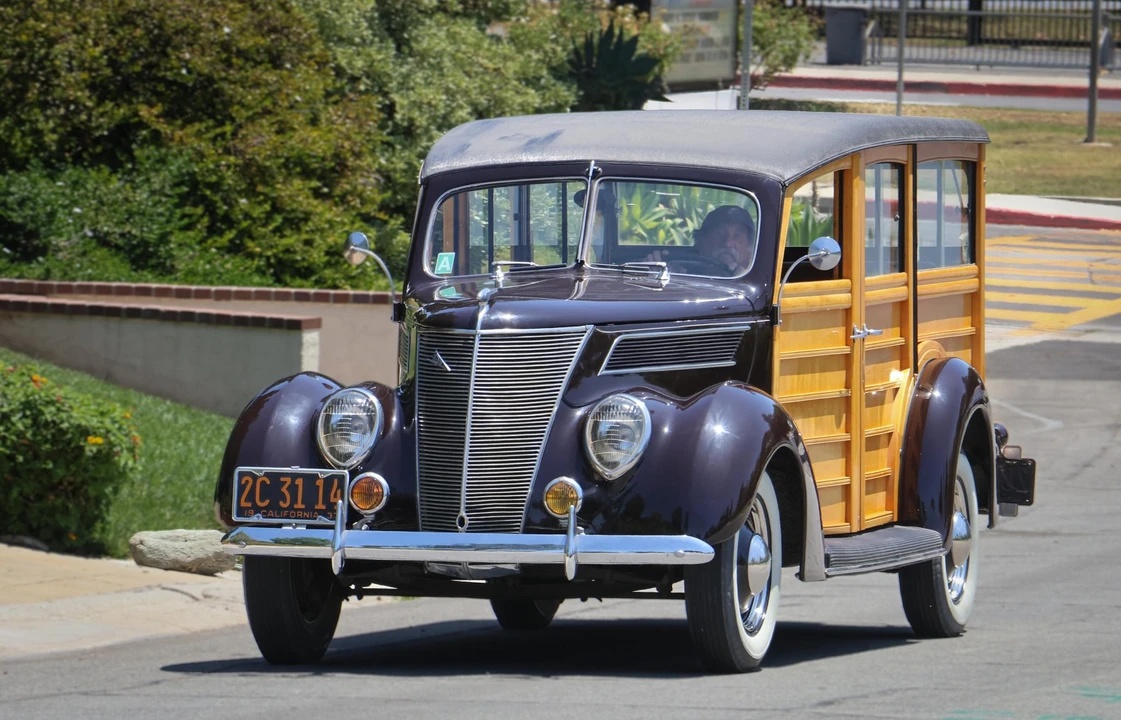 1937 Ford Standard & Deluxe & Super Deluxe - Image 4 of 31