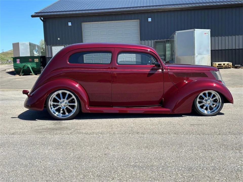 1937 Ford Standard & Deluxe & Super Deluxe - Image 2 of 31