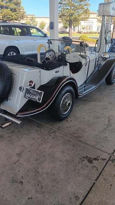1937 Jaguar - Image 4 of 4