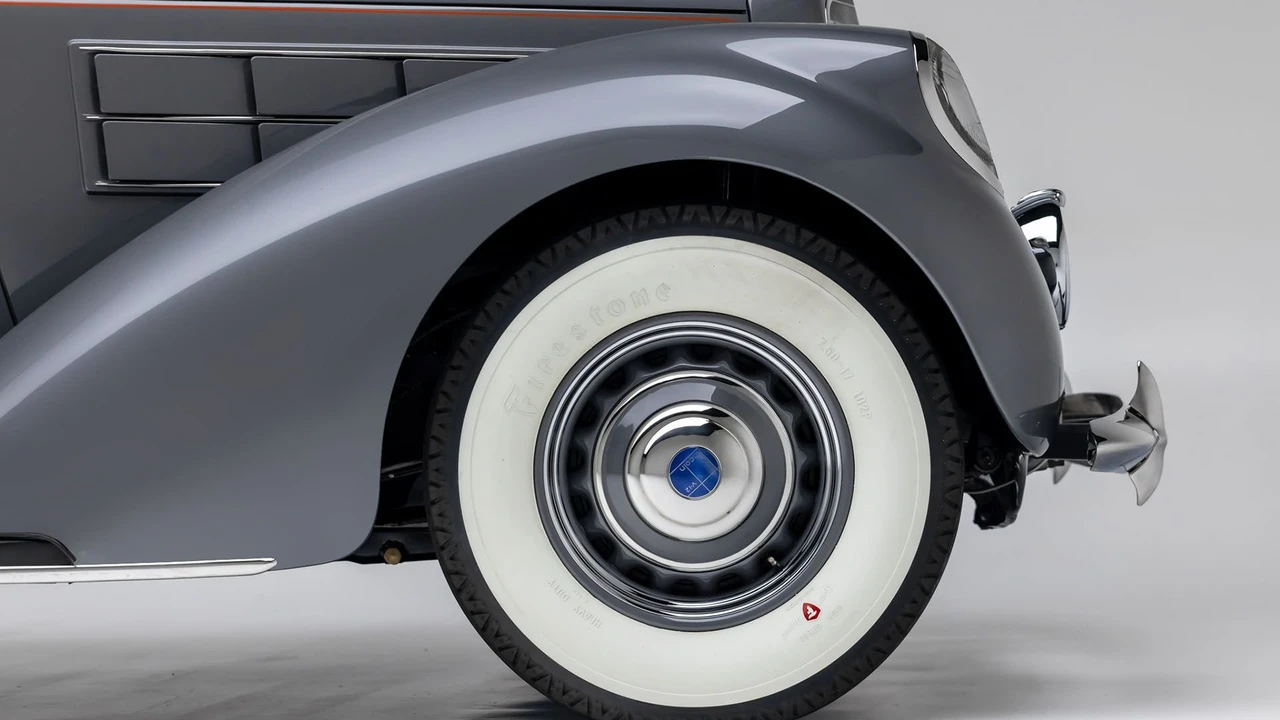 1937 Lincoln Zephyr - Image 30 of 31