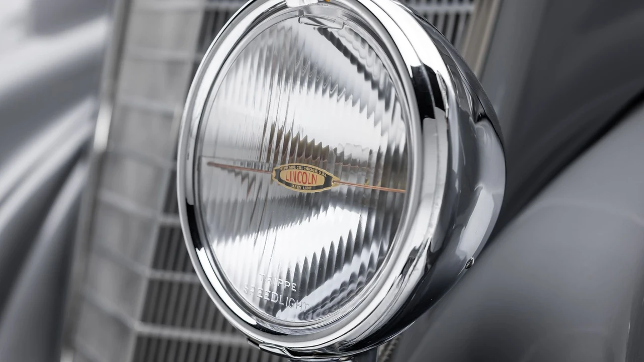 1937 Lincoln Zephyr - Image 20 of 31