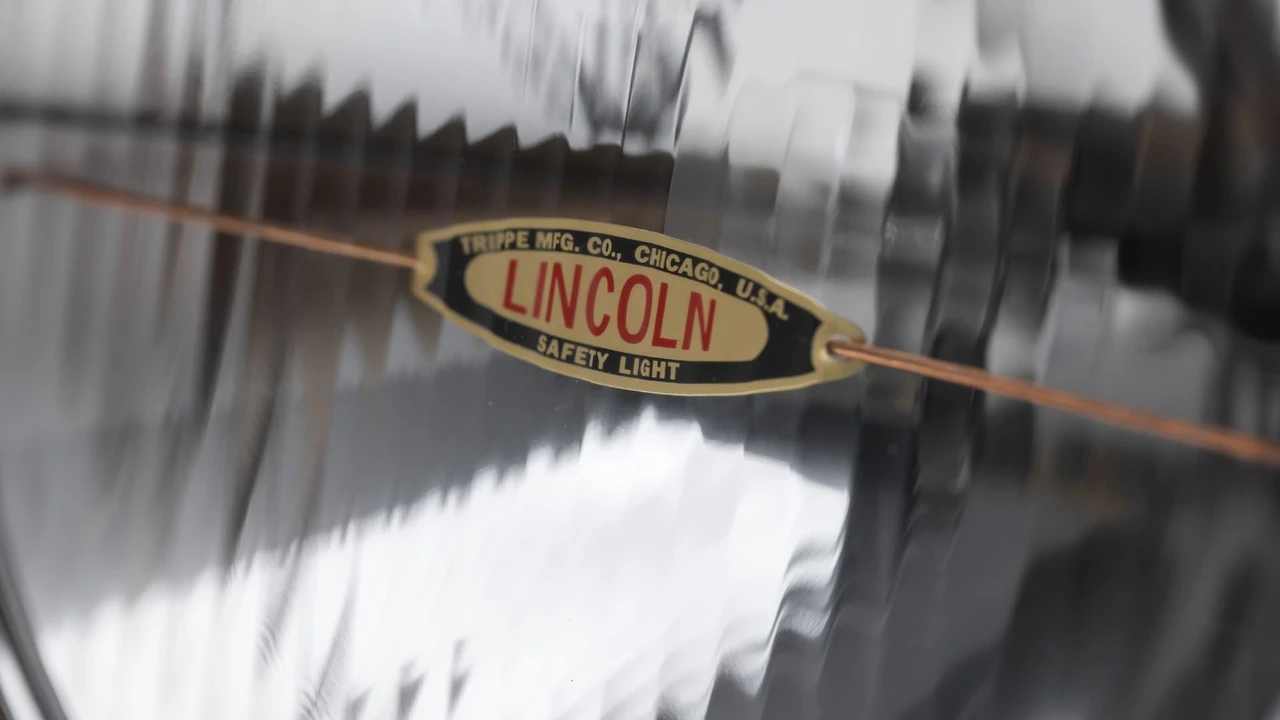 1937 Lincoln Zephyr - Image 21 of 31