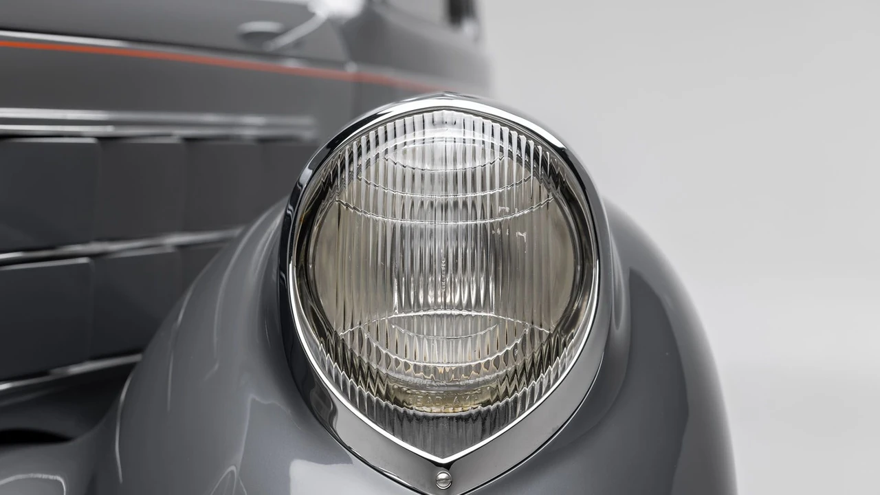 1937 Lincoln Zephyr - Image 24 of 31
