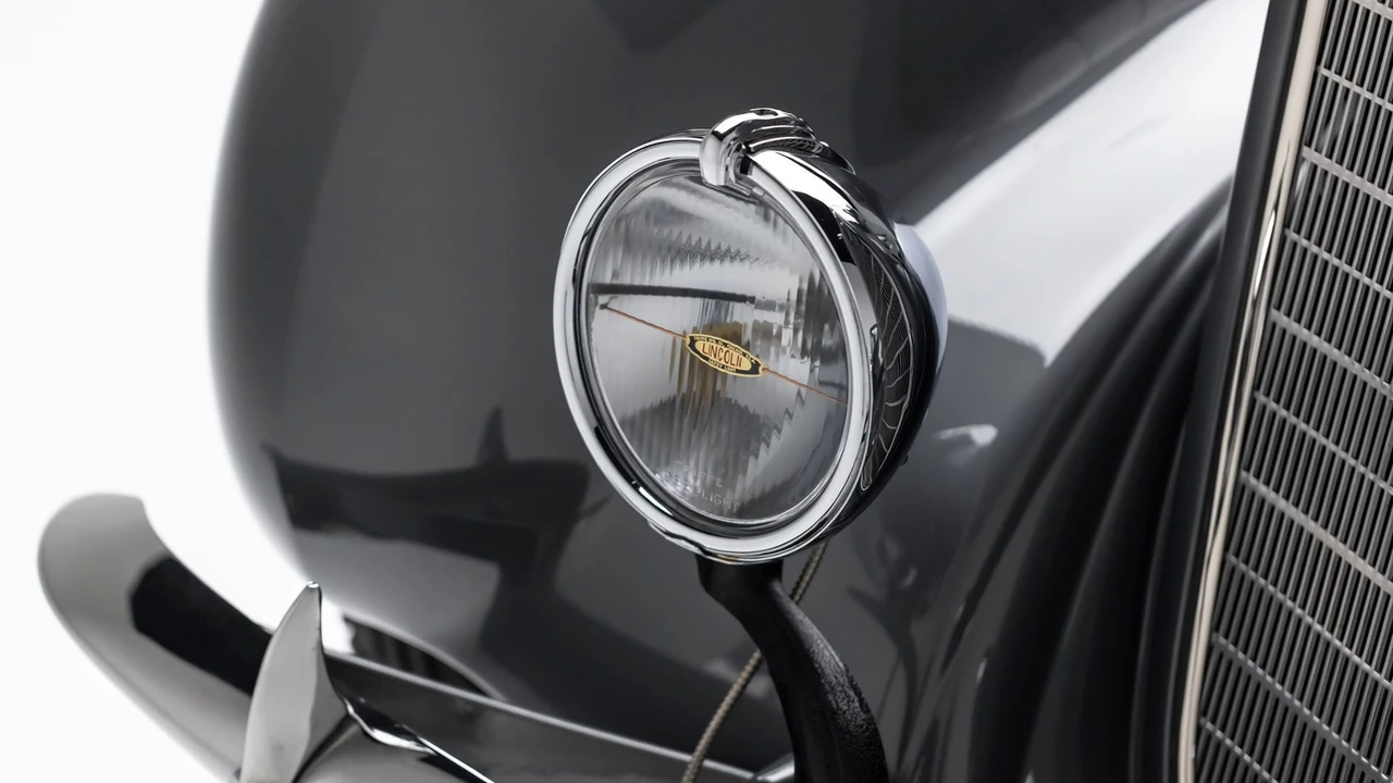 1937 Lincoln Zephyr - Image 28 of 31