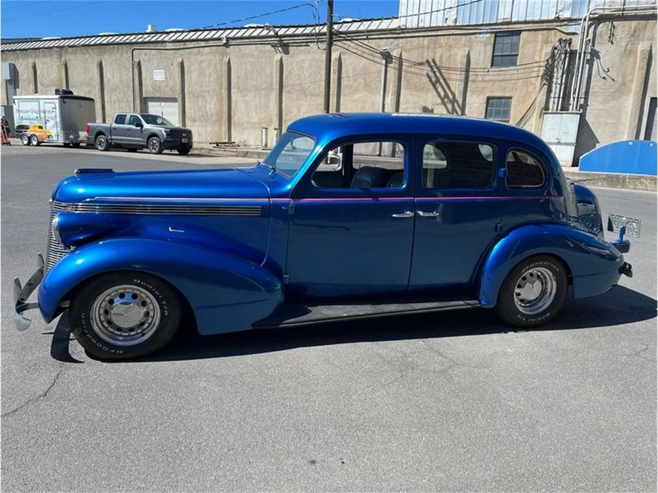 1937 Pontiac - Image 2 of 31