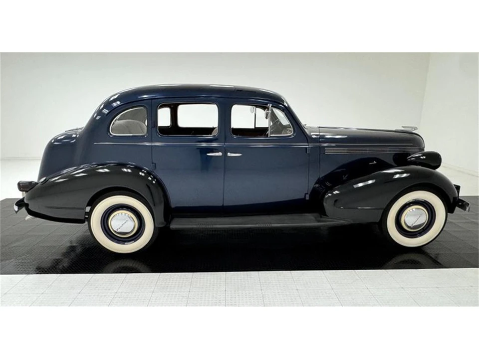 1937 Pontiac - Image 6 of 31