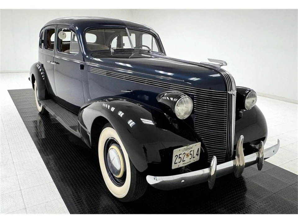 1937 Pontiac - Image 7 of 31