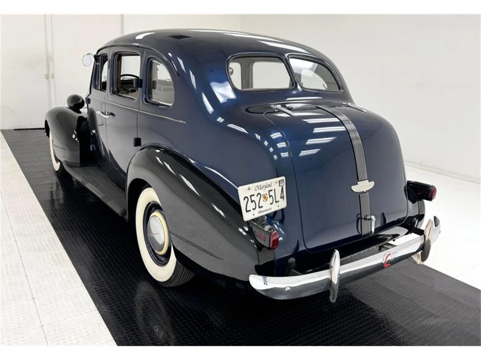 1937 Pontiac - Image 3 of 31