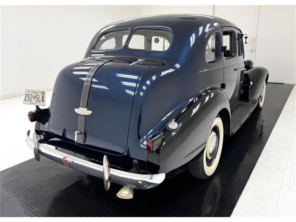 1937 Pontiac - Image 5 of 31