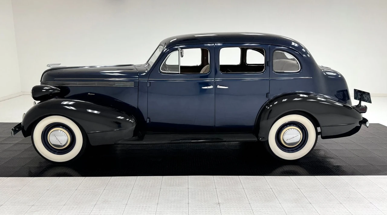 1937 Pontiac - Image 2 of 31