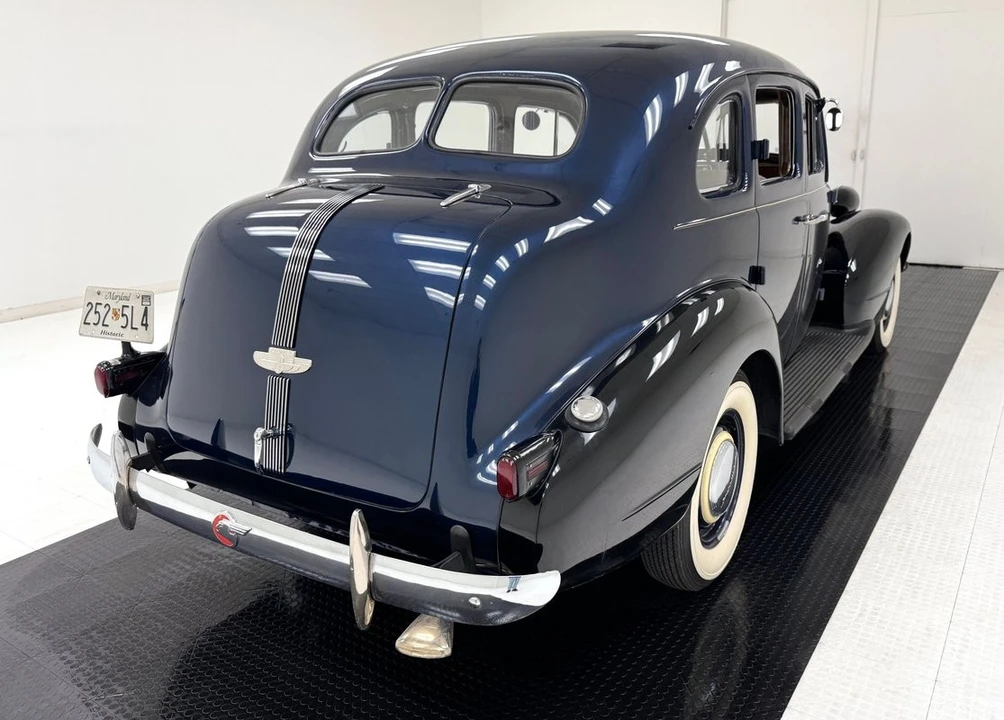 1937 Pontiac - Image 5 of 31