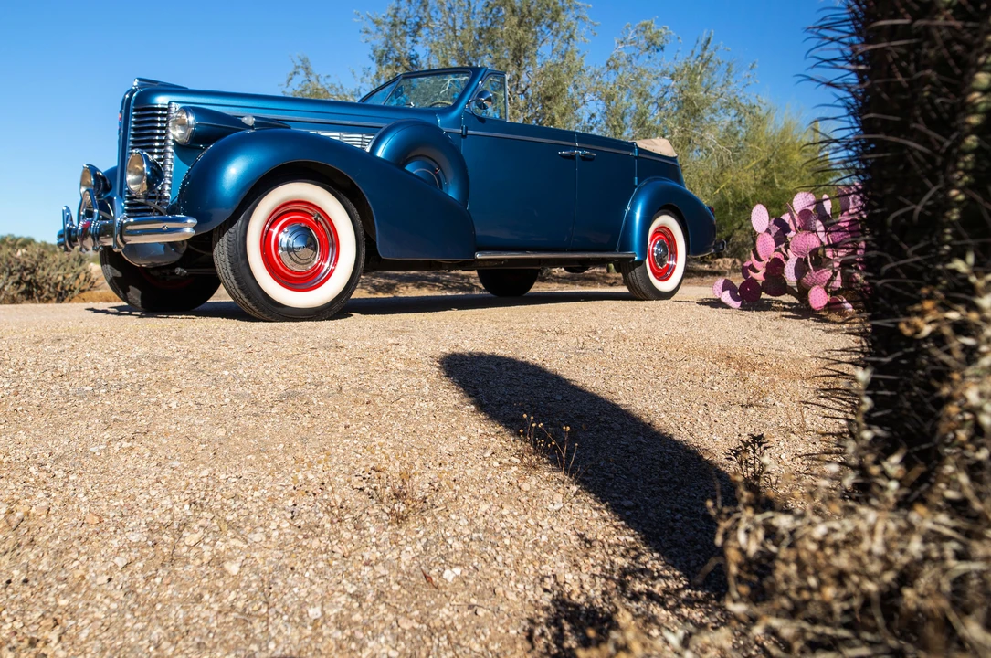 1938 Buick Roadmaster - Image 15 of 31