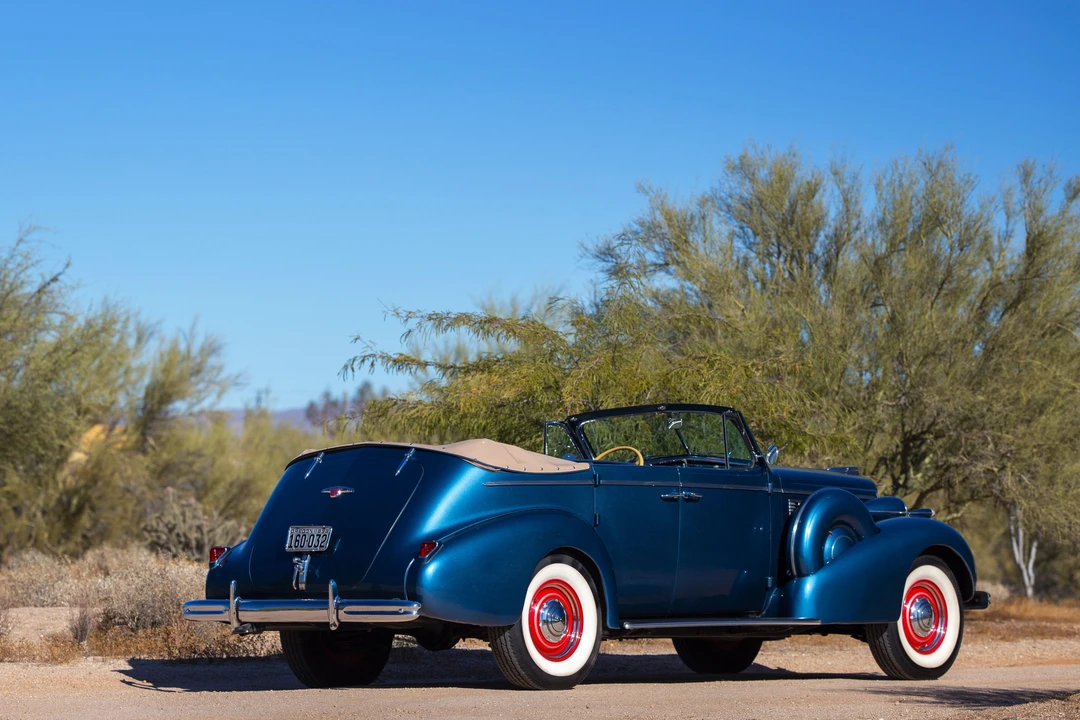 1938 Buick Roadmaster - Image 9 of 31