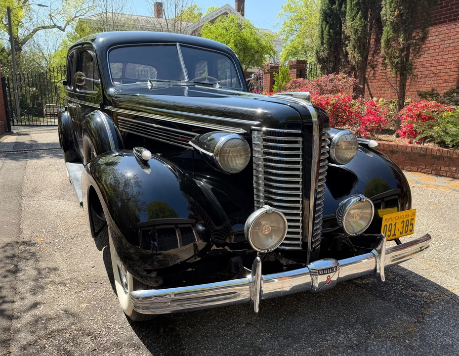 1938 Buick Roadmaster - Image 5 of 31