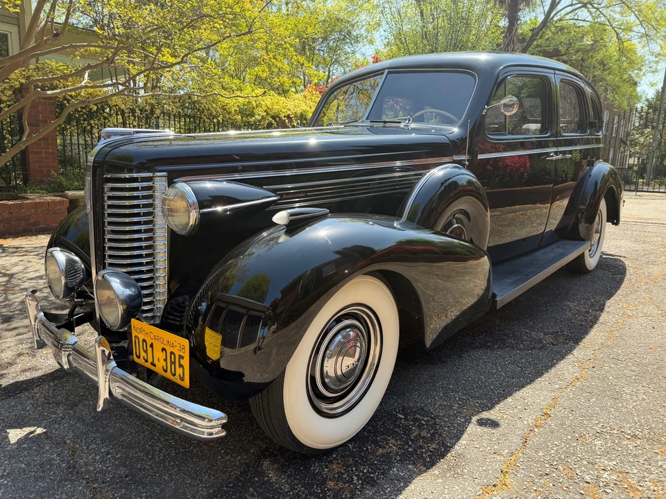 1938 Buick Roadmaster - Image 8 of 31