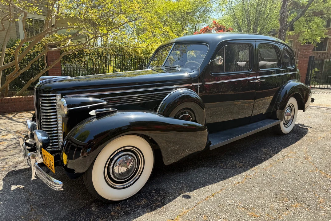1938 Buick Roadmaster - Image 9 of 31