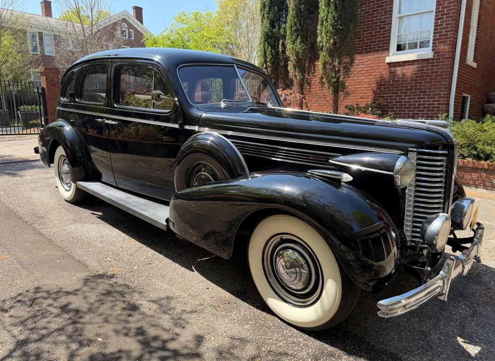 1938 Buick Roadmaster - Image 2 of 31