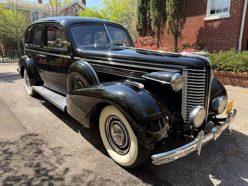 1938 Buick Roadmaster - Image 4 of 31