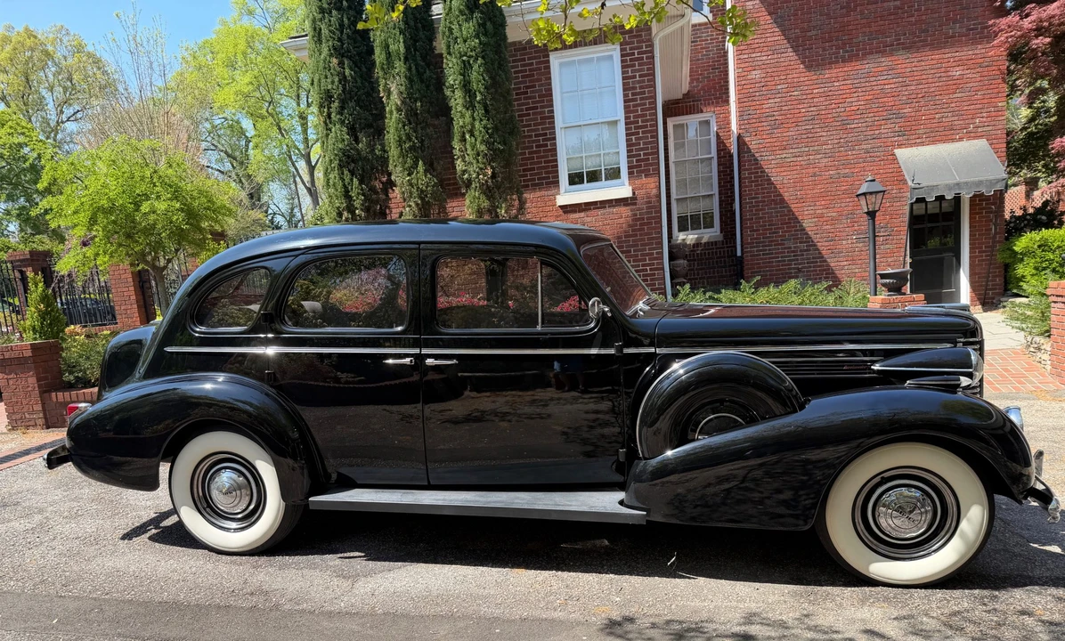 1938 Buick Roadmaster - Image 15 of 31