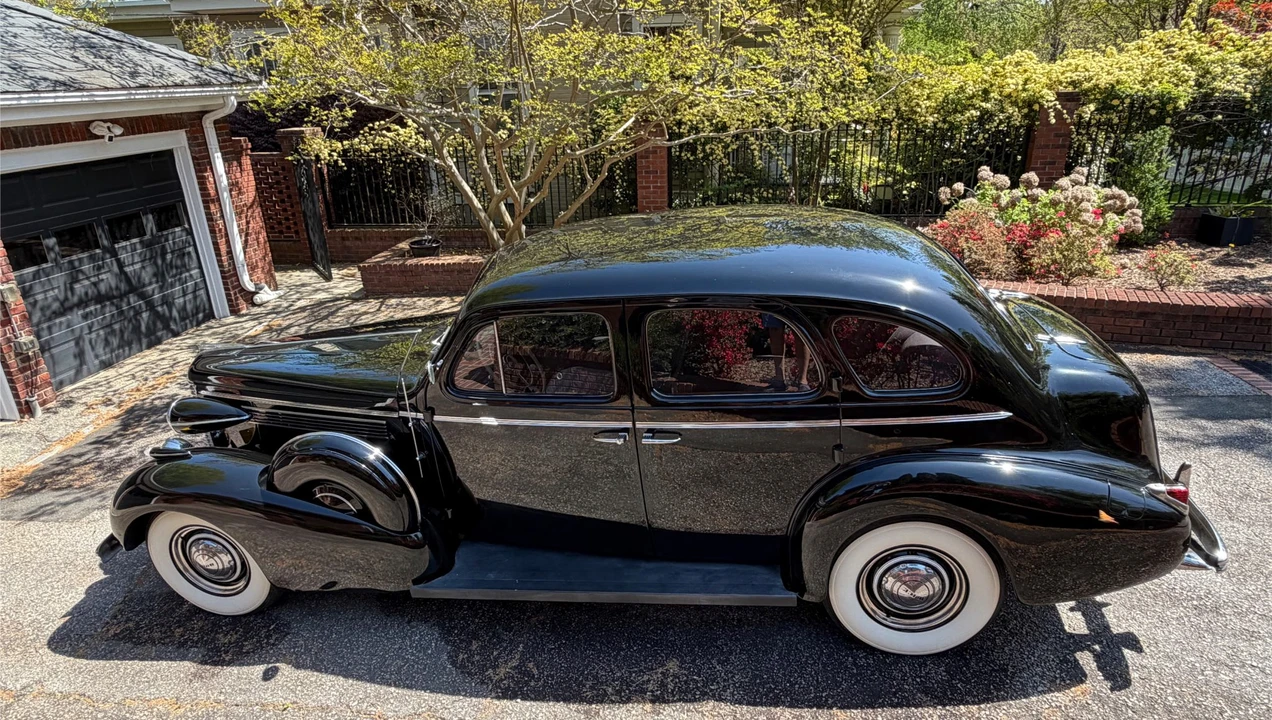 1938 Buick Roadmaster - Image 11 of 31