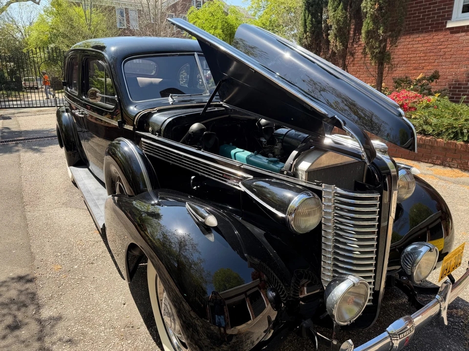 1938 Buick Roadmaster - Image 16 of 31