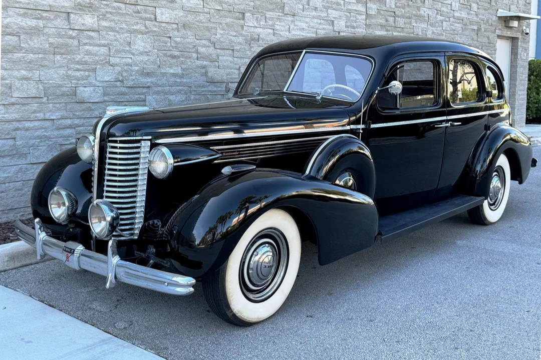 1938 Buick Roadmaster - Image 6 of 31