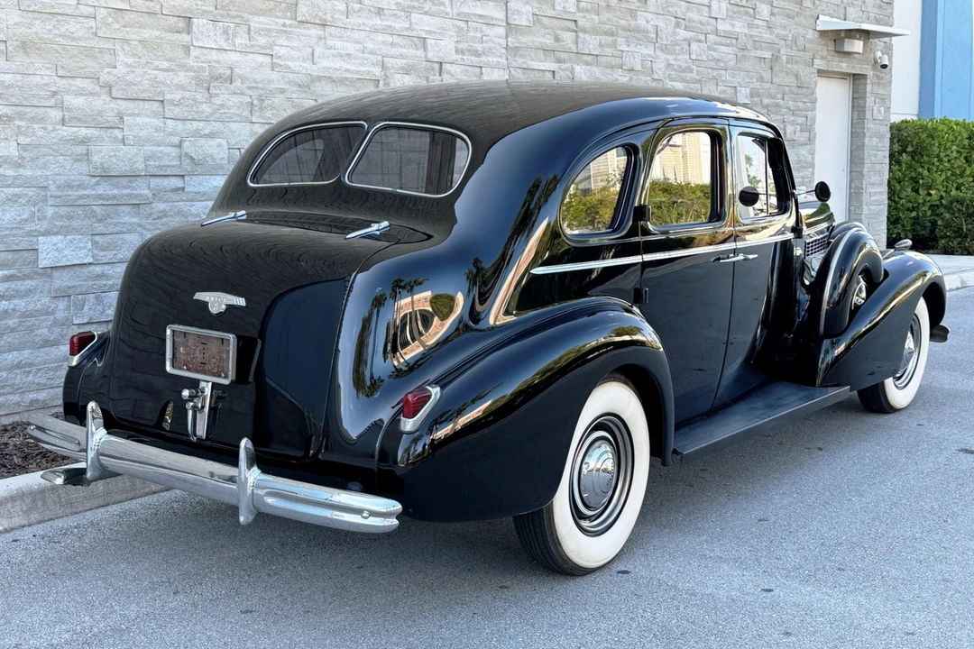 1938 Buick Roadmaster - Image 12 of 31