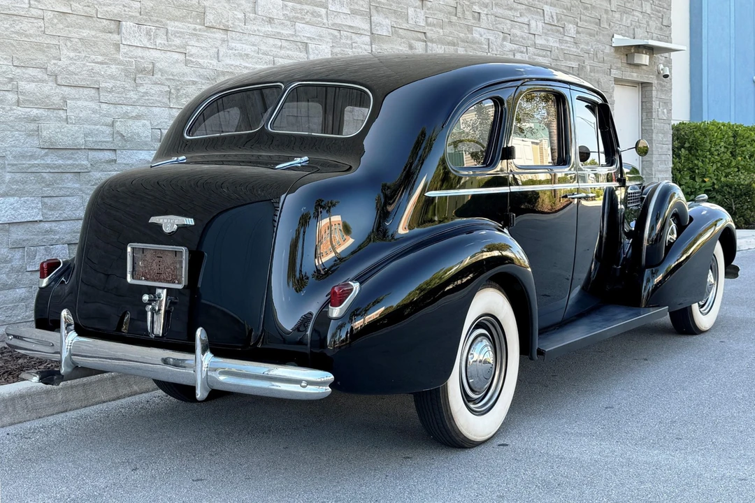 1938 Buick Roadmaster - Image 13 of 31