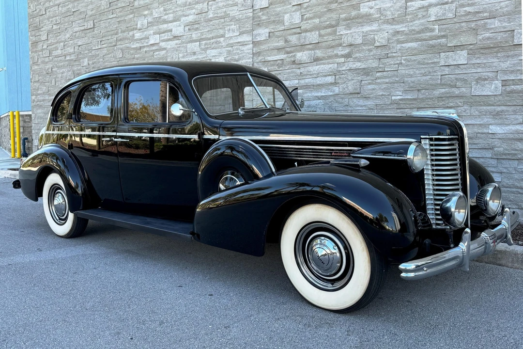 1938 Buick Roadmaster - Image 16 of 31