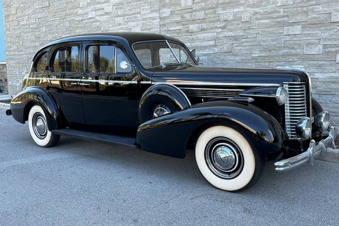 1938 Buick Roadmaster - Image 17 of 31