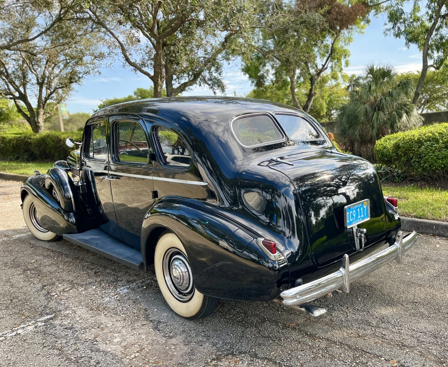 1938 Buick Roadmaster - Image 4 of 31