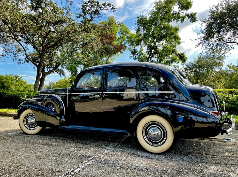 1938 Buick Roadmaster - Image 3 of 31