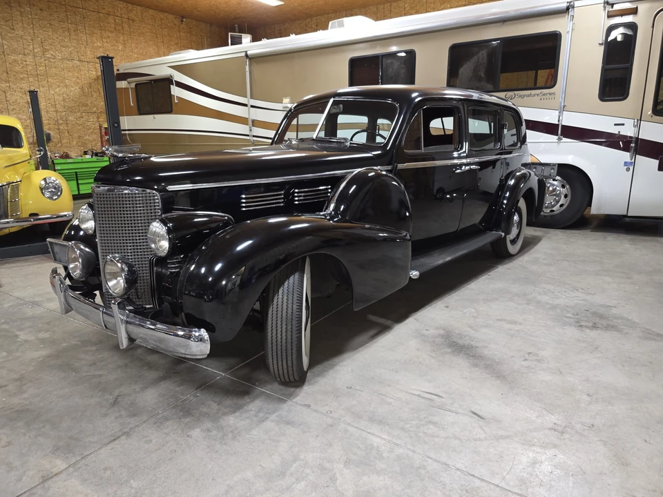 1938 Cadillac Series 70 & 75 - Image 2 of 31