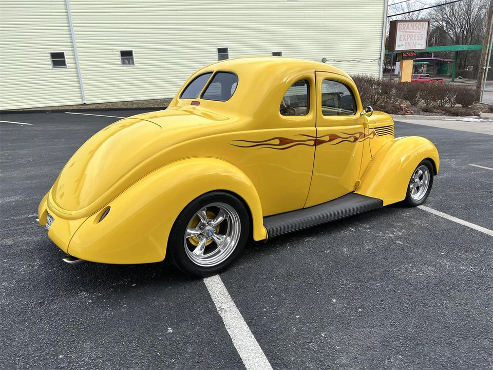 1938 Ford Standard & Deluxe & Super Deluxe - Image 3 of 31