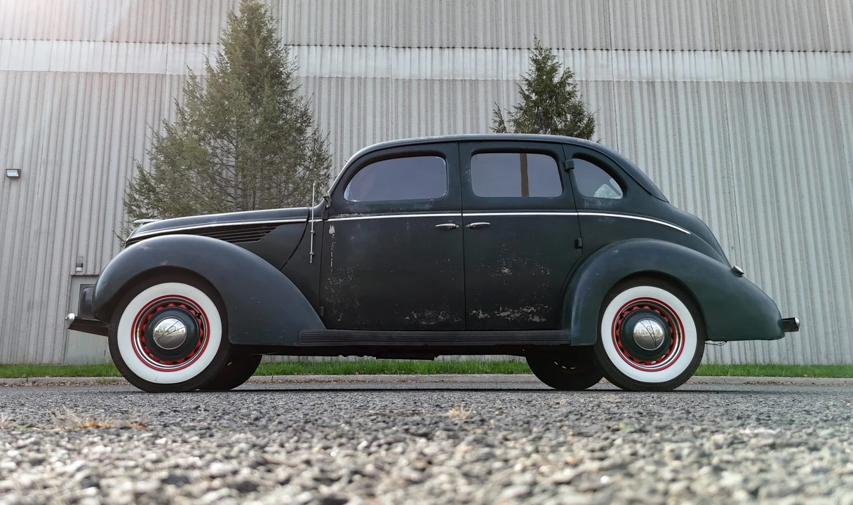 1938 Ford Standard & Deluxe & Super Deluxe - Image 2 of 31