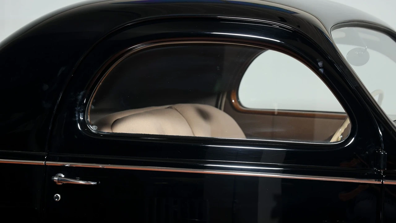 1938 Lincoln Zephyr - Image 11 of 31