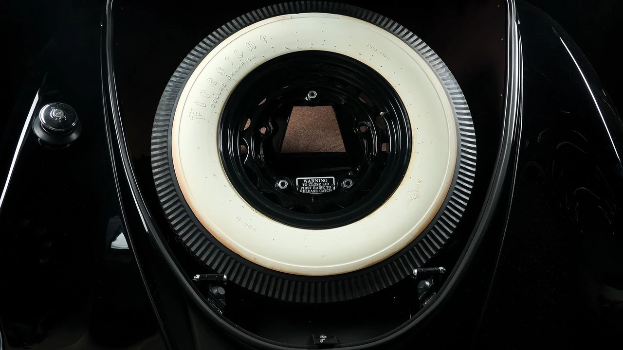 1938 Lincoln Zephyr - Image 28 of 31