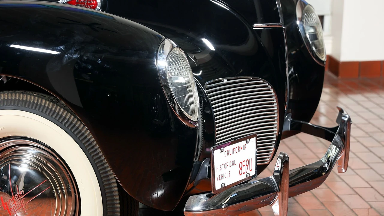 1938 Lincoln Zephyr - Image 9 of 31