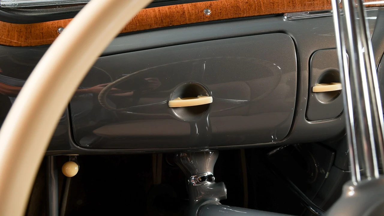 1938 Lincoln Zephyr - Image 22 of 31