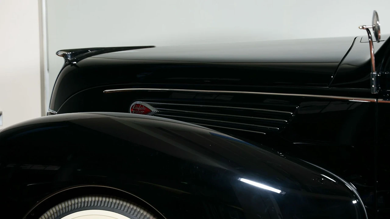 1938 Lincoln Zephyr - Image 6 of 31